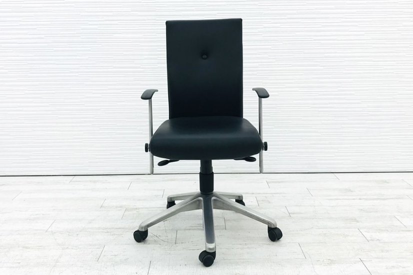 フリッツハンセン スピンチェア FritzHansen SPIN ミーティングチェア デスクチェア 革 レザー 肘付 中古オフィス家具画像