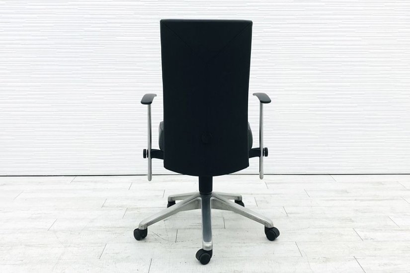 フリッツハンセン スピンチェア FritzHansen SPIN ミーティングチェア デスクチェア 革 レザー 肘付 中古オフィス家具画像