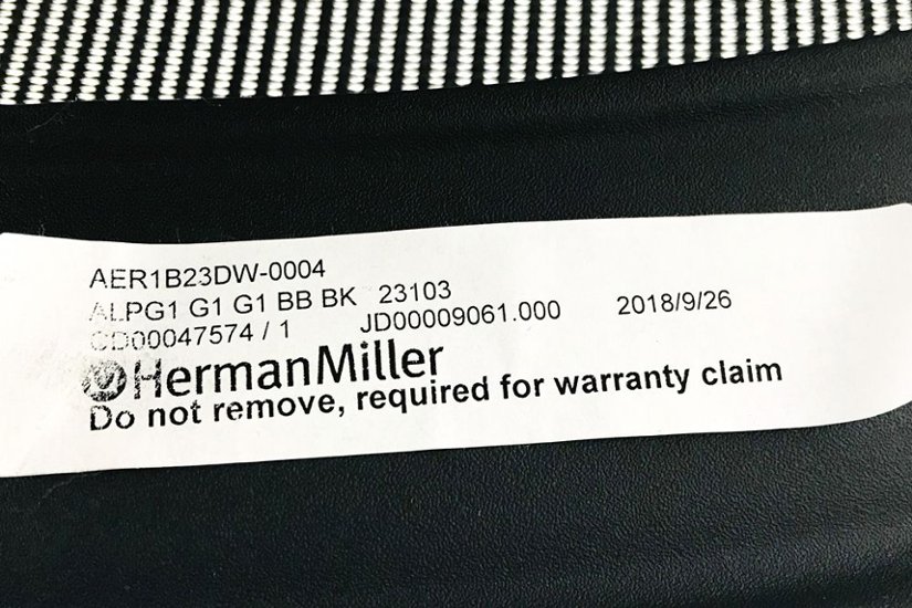 ハーマンミラー アーロンチェア 中古 【展示品】 2018年製 アーロン リマスタード Bサイズ フル装備 Herman Miller 中古オフィス家具画像