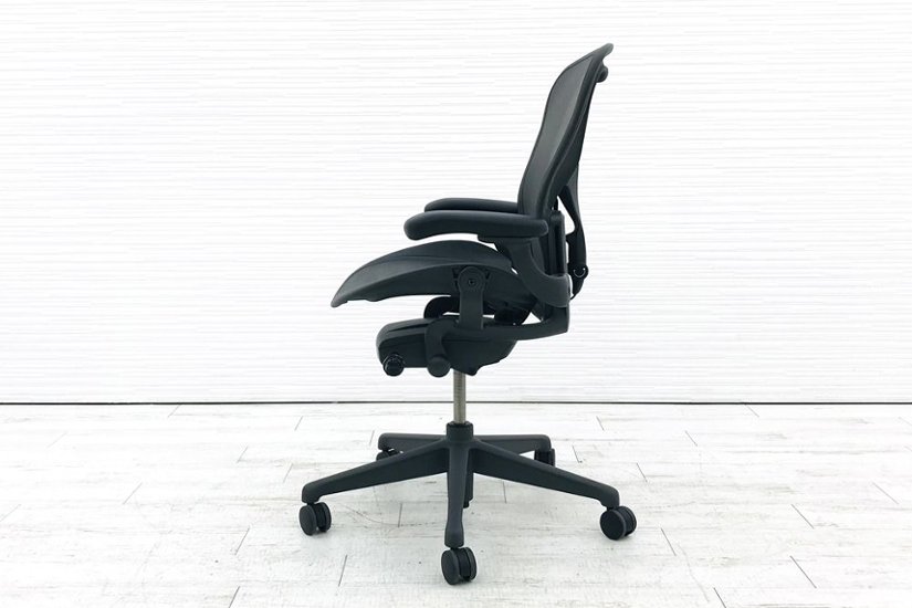 ハーマンミラー アーロンチェア 中古 【展示品】 2018年製 アーロン リマスタード Bサイズ フル装備 Herman Miller 中古オフィス家具画像