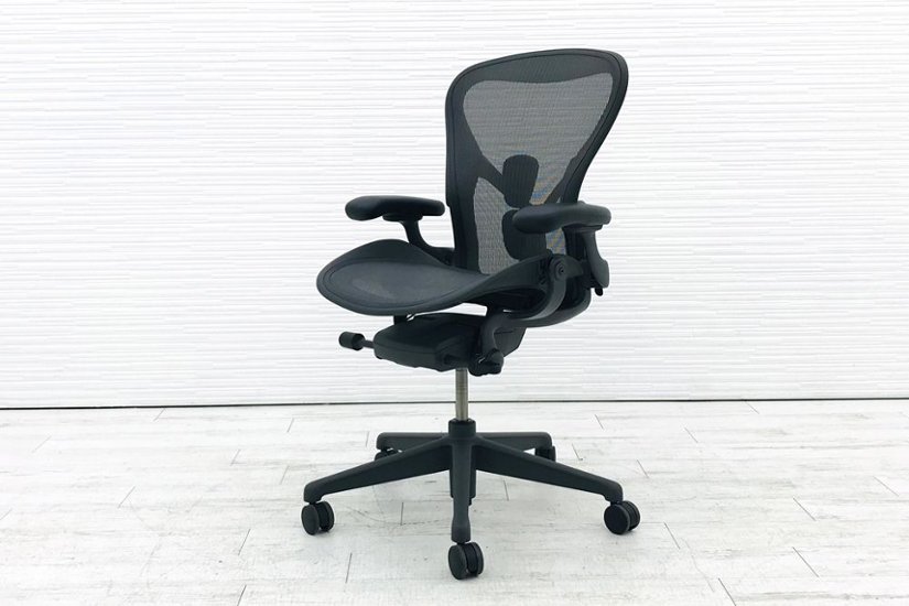 ハーマンミラー アーロンチェア 中古 【展示品】 2018年製 アーロン リマスタード Bサイズ フル装備 Herman Miller 中古オフィス家具画像