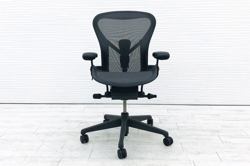 ハーマンミラー アーロンチェア 中古 【展示品】 2018年製 アーロン リマスタード Bサイズ フル装備 Herman Miller 中古オフィス家具画像