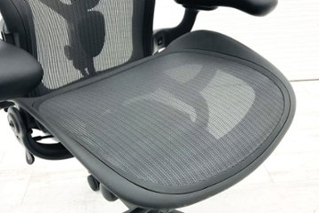 ハーマンミラー アーロンチェア 中古 【展示品】 2018年製 アーロン リマスタード Bサイズ フル装備 Herman Miller 中古オフィス家具画像