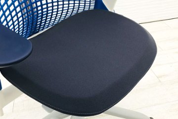 ハーマンミラー セイルチェア 2018年製 中古チェア SAYL Chairs デザインチェア 中古オフィス家具 前傾チルト 可動肘 ブルー画像