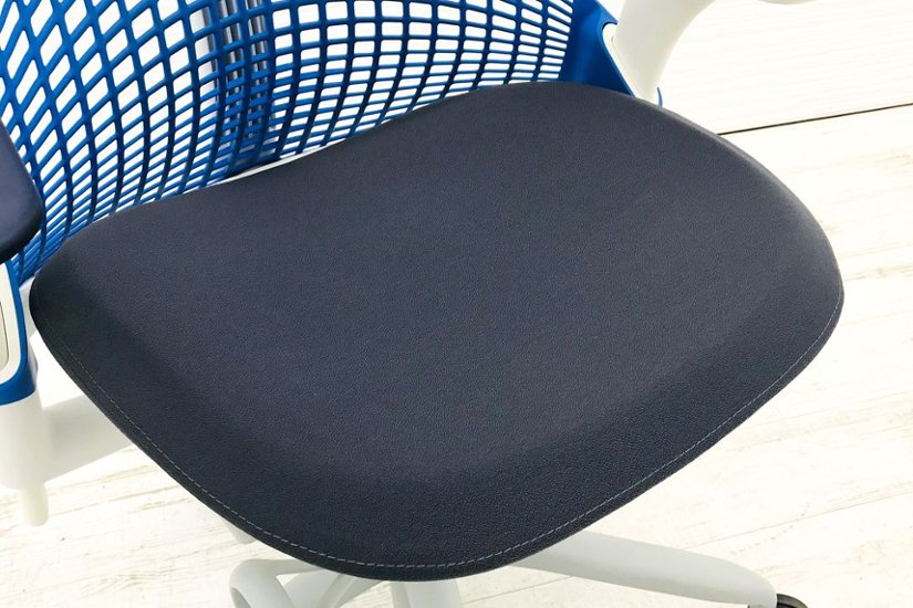 ハーマンミラー セイルチェア 2015年製 中古チェア SAYL Chairs デザインチェア 中古オフィス家具 前傾チルト 可動肘 ブルー画像