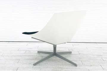 フリッツハンセン スペースチェア SPACE ラウンジチェア FritzHansen イエス+ラウブ ホワイト 中古オフィス家具画像