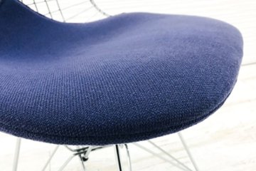 ハーマンミラー ワイヤーチェア ビキニパッド  イームズチェア 中古オフィス家具Herman Miller クロームベース パープル画像