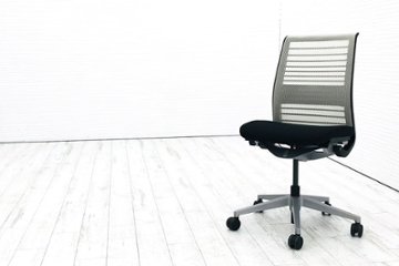 スチールケース シンクチェア 2016年製 中古 座クッション 背メッシュ Steelcase Think 肘なし 中古オフィス家具 465A300画像