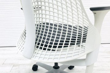 ハーマンミラー セイルチェア SAYL Chairs 中古 前傾チルト 可動肘 デザインチェア 中古オフィス家具 座グレー 背ホワイト画像