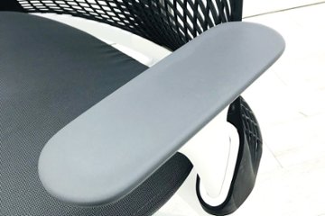 ハーマンミラー セイルチェア 中古 前傾チルト 可動肘 SAYL Chairs デザインチェア 中古オフィス家具 ブラックグレー画像