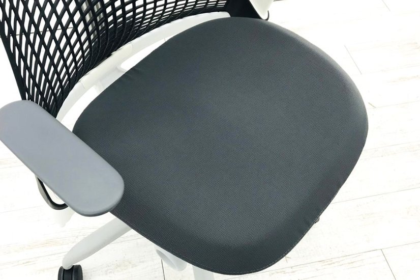 ハーマンミラー セイルチェア 中古 前傾チルト 可動肘 SAYL Chairs デザインチェア 中古オフィス家具 ブラックグレー画像