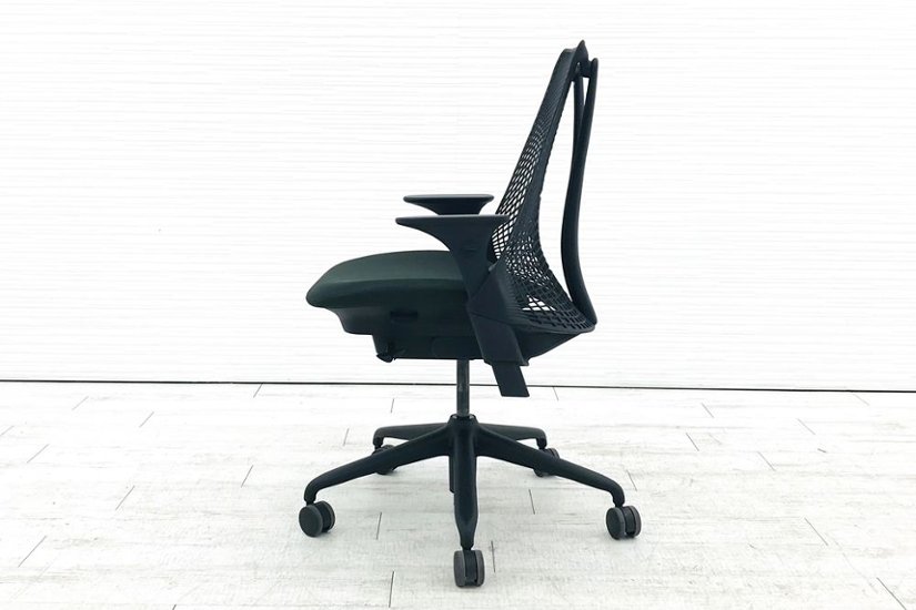 ハーマンミラー セイルチェア 中古 2018年製 ダークグリーン SAYL Chairs デザインチェア 中古オフィス家具 可動肘画像