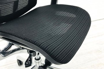 ネフィルチェア オリバー 中古オフィスチェア Nefil メッシュ Comfort Seating 高機能チェア 中古オフィス家具 ブラック 可動肘画像