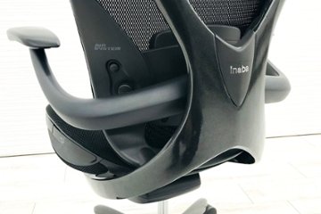 イナバ エクセアチェア ブラック 高機能チェア 肘付 中古チェア Xair 背メッシュ 座クッション 中古オフィス家具画像