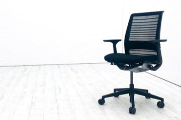 スチールケース シンクチェア 2018年製 中古 ブラック クッション メッシュ Steelcase Think 固定肘 中古オフィス家具 465A300画像