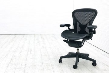 ハーマンミラー アーロンチェア Aサイズ ライト 中古  Herman miller Aeron Chair アーロン ポスチャーフィット 固定肘 中古オフィス家具の画像