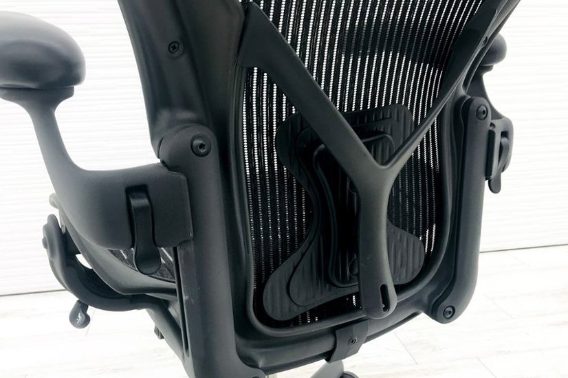 ハーマンミラー アーロンチェア Aサイズ ライト 中古  Herman miller Aeron Chair アーロン ポスチャーフィット 可動肘 中古オフィス家具画像