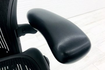 ハーマンミラー アーロンチェア Aサイズ ライト 中古  Herman miller Aeron Chair アーロン ポスチャーフィット 可動肘 中古オフィス家具画像