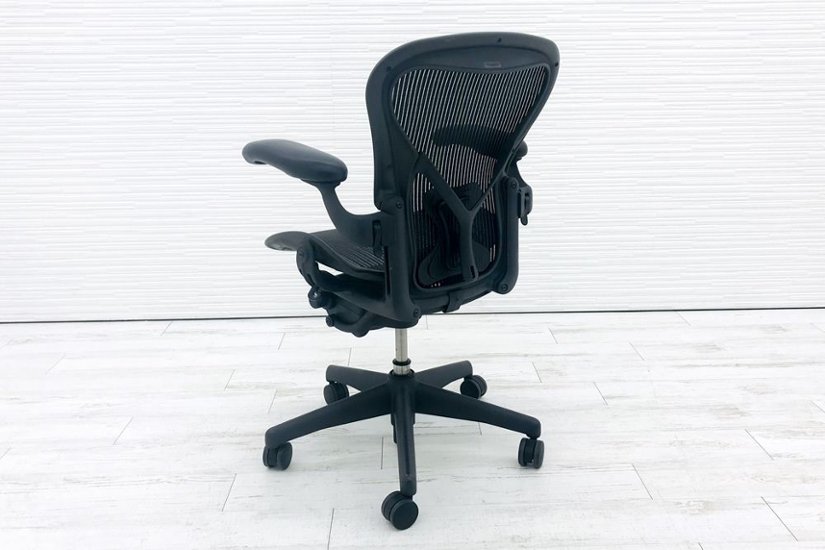 ハーマンミラー アーロンチェア Aサイズ ライト 中古  Herman miller Aeron Chair アーロン ポスチャーフィット 可動肘 中古オフィス家具画像