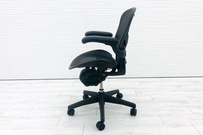 ハーマンミラー アーロンチェア Aサイズ ライト 中古  Herman miller Aeron Chair アーロン ポスチャーフィット 可動肘 中古オフィス家具画像