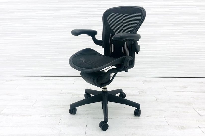 ハーマンミラー アーロンチェア Aサイズ ライト 中古  Herman miller Aeron Chair アーロン ポスチャーフィット 可動肘 中古オフィス家具画像