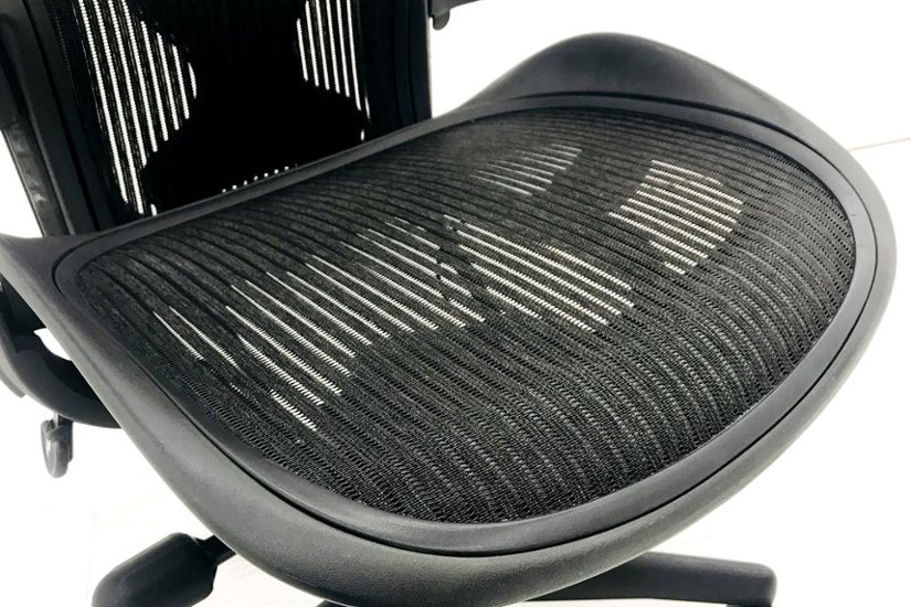 ハーマンミラー アーロンチェア Aサイズ ライト 中古  Herman miller Aeron Chair アーロン ポスチャーフィット 可動肘 中古オフィス家具画像