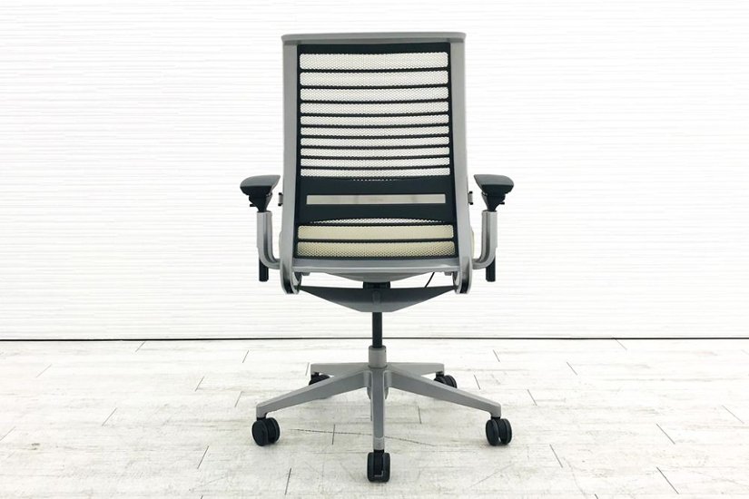 スチールケース シンクチェア 2016年製 中古 クッション メッシュ Steelcase Think 可動肘 中古オフィス家具 465A300 ベージュ画像