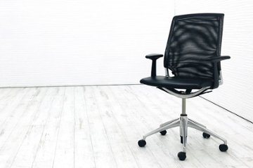 ヴィトラ メダチェア 背メッシュ 中古チェア Vitra メダ MEDA 革 肘付 ブラック 中古オフィス家具の画像