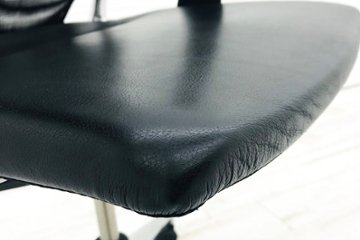 ヴィトラ メダチェア 背メッシュ 中古チェア Vitra メダ MEDA 革 肘付 ブラック 中古オフィス家具画像