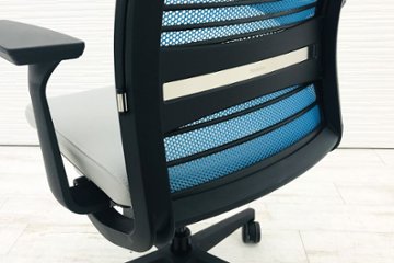 スチールケース シンクチェア 2016年製 中古 クッション メッシュ Steelcase Think 固定肘 中古オフィス家具 465A300 ブルー画像