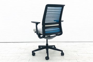 スチールケース シンクチェア 2016年製 中古 クッション メッシュ Steelcase Think 固定肘 中古オフィス家具 465A300 ブルー画像