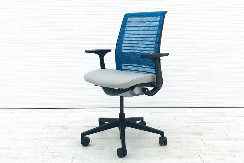 スチールケース シンクチェア 2016年製 中古 クッション メッシュ Steelcase Think 固定肘 中古オフィス家具 465A300 ブルー画像