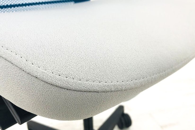 スチールケース シンクチェア 2016年製 中古 クッション メッシュ Steelcase Think 固定肘 中古オフィス家具 465A300 ブルー画像