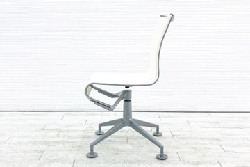 カッシーナ Cassina アリアス Alias ローリングフレーム メッシュ ミーティングチェア デザインチェア 中古オフィス家具 ホワイト画像