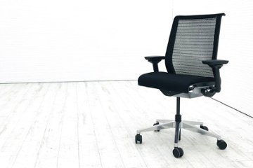 シンクチェア スチールケース 中古 中古オフィス家具 ブラック クッション メッシュ Steelcase Think 可動肘 アルミ脚画像