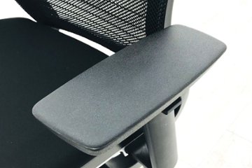 シンクチェア スチールケース 中古 中古オフィス家具 ブラック クッション メッシュ Steelcase Think 可動肘 アルミ脚画像