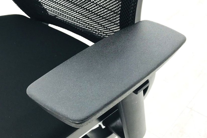 シンクチェア スチールケース 中古 中古オフィス家具 ブラック クッション メッシュ Steelcase Think 可動肘 アルミ脚画像