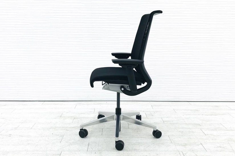 シンクチェア スチールケース 中古 中古オフィス家具 ブラック クッション メッシュ Steelcase Think 可動肘 アルミ脚画像