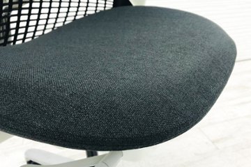 セイルチェア ハーマンミラー 2016年製 SAYL Chairs 中古 前傾チルト 可動肘 デザインチェア 中古オフィス家具 グレー ポリッシュ脚画像