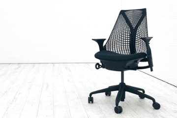 ハーマンミラー セイルチェア 中古 2019年製 SAYL Chairs デザインチェア 中古オフィス家具 可動肘 ブラックの画像