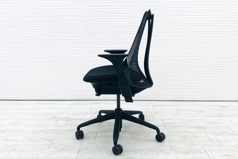 ハーマンミラー セイルチェア 中古 2019年製 SAYL Chairs デザインチェア 中古オフィス家具 可動肘 ブラック画像