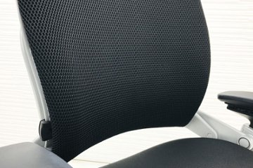 リープチェア V2 3Dニット スチールケース 中古 ブラック クッション Steelcase Leap 中古オフィス家具 OAチェア LEAP-21100画像