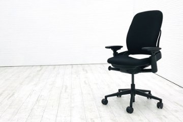 リープチェア V2 APモデル スチールケース 2019年製 中古 ブラック クッション Steelcase Leap 中古オフィス家具 OAチェアの画像