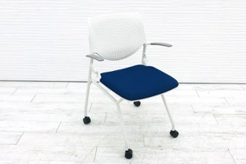 オカムラ ルナチェア 中古 ミーティングチェア 中古チェア 会議椅子 中古オフィス家具 81S1AU ブルー 肘付きの画像
