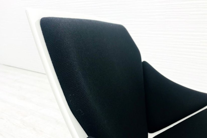 フリッツハンセン スペースチェア SPACE ラウンジチェア FritzHansen イエス+ラウブ ホワイト 中古オフィス家具画像