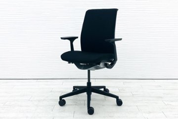 スチールケース シンクチェア 2016年製 中古 ブラック クッション Steelcase Think 固定肘 中古オフィス家具 465A000画像