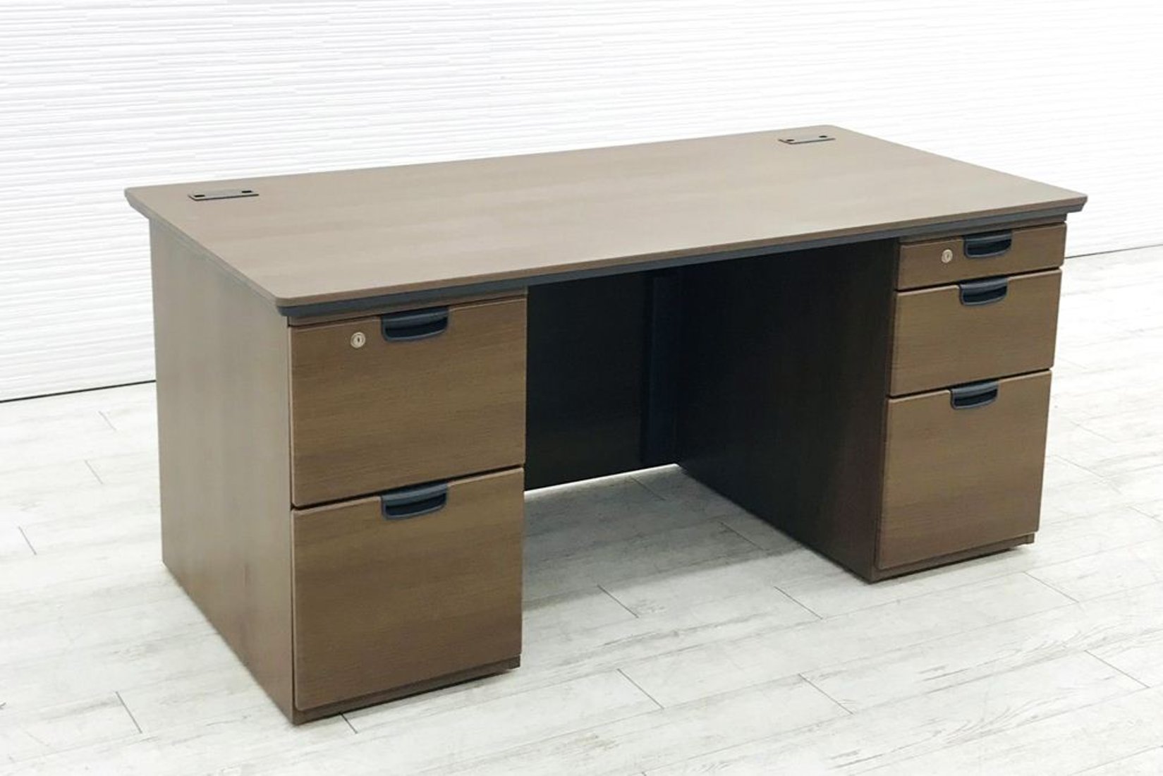 オカムラ 役員デスク DX-4N 両袖机 幅1600 役員机 中古デスク 高級家具 エグゼクティブデスク 中古オフィス家具  DX051A-MM19｜創作品モール あるる