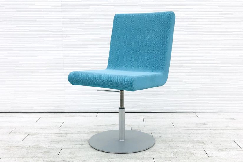 カッシーナ ブーメラン プリュス ラウンジスウィベルチェア Cassina 中古オフィス家具 ブルー画像