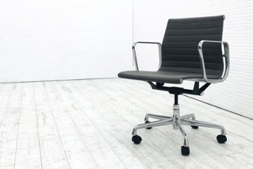 イームズ アルミナムグループ アルミナムチェア  中古 ハーマンミラー 中古オフィス家具 Herman Miller ブラウン系色 正規品の画像