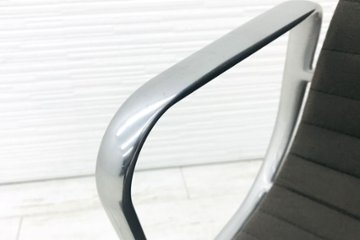 イームズ アルミナムグループ アルミナムチェア  中古 ハーマンミラー 中古オフィス家具 Herman Miller ブラウン系色 正規品画像